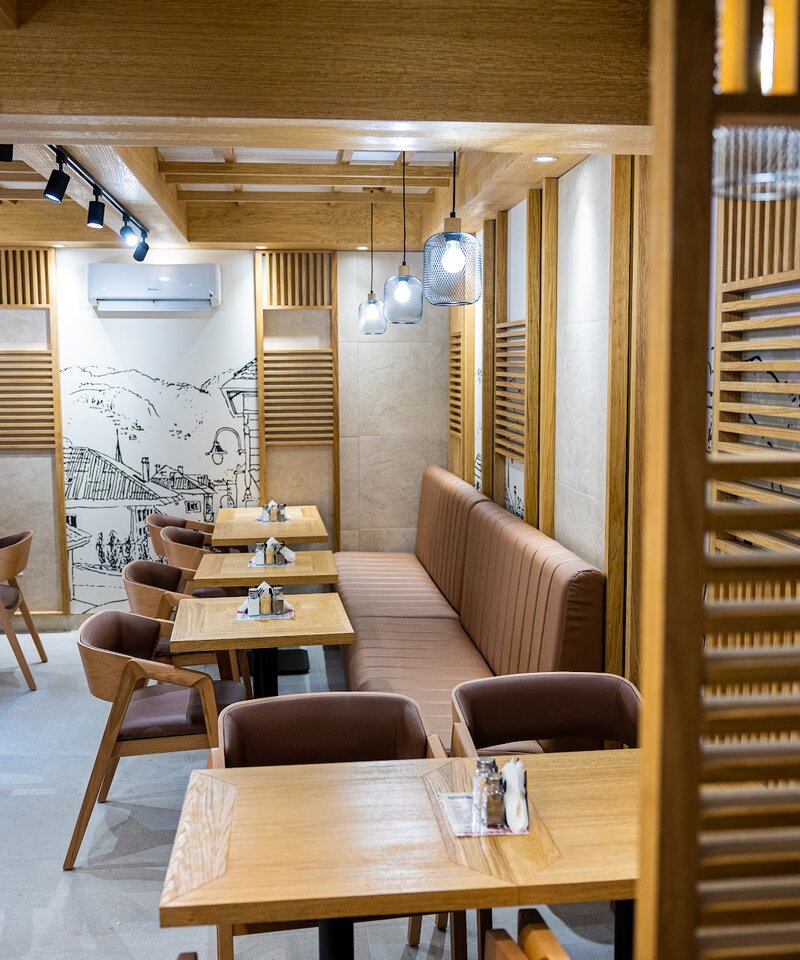 Enterijer Ćevabdžinice Specijal — moderni restoran na Baščaršiji